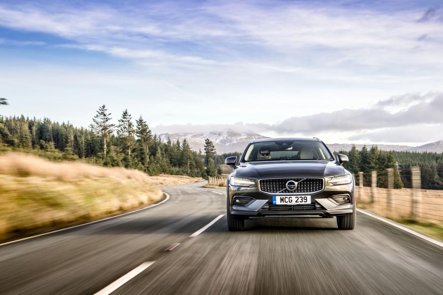  Volvo V60 D4 Cross Country 2019 года  (UK) (фото 31 из 43)